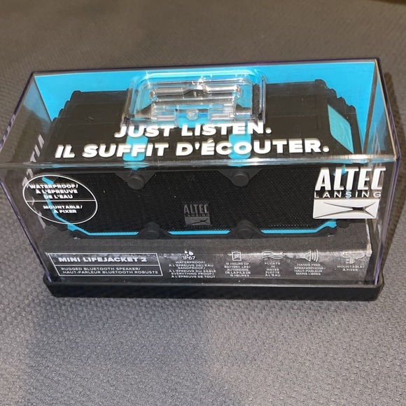 Rugged waterproof, shockproof speaker. - Picture 1 of 4